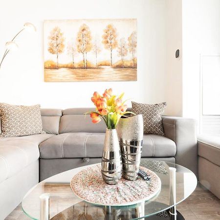 Bright Condo In The Heart Of Toronto Bagian luar foto
