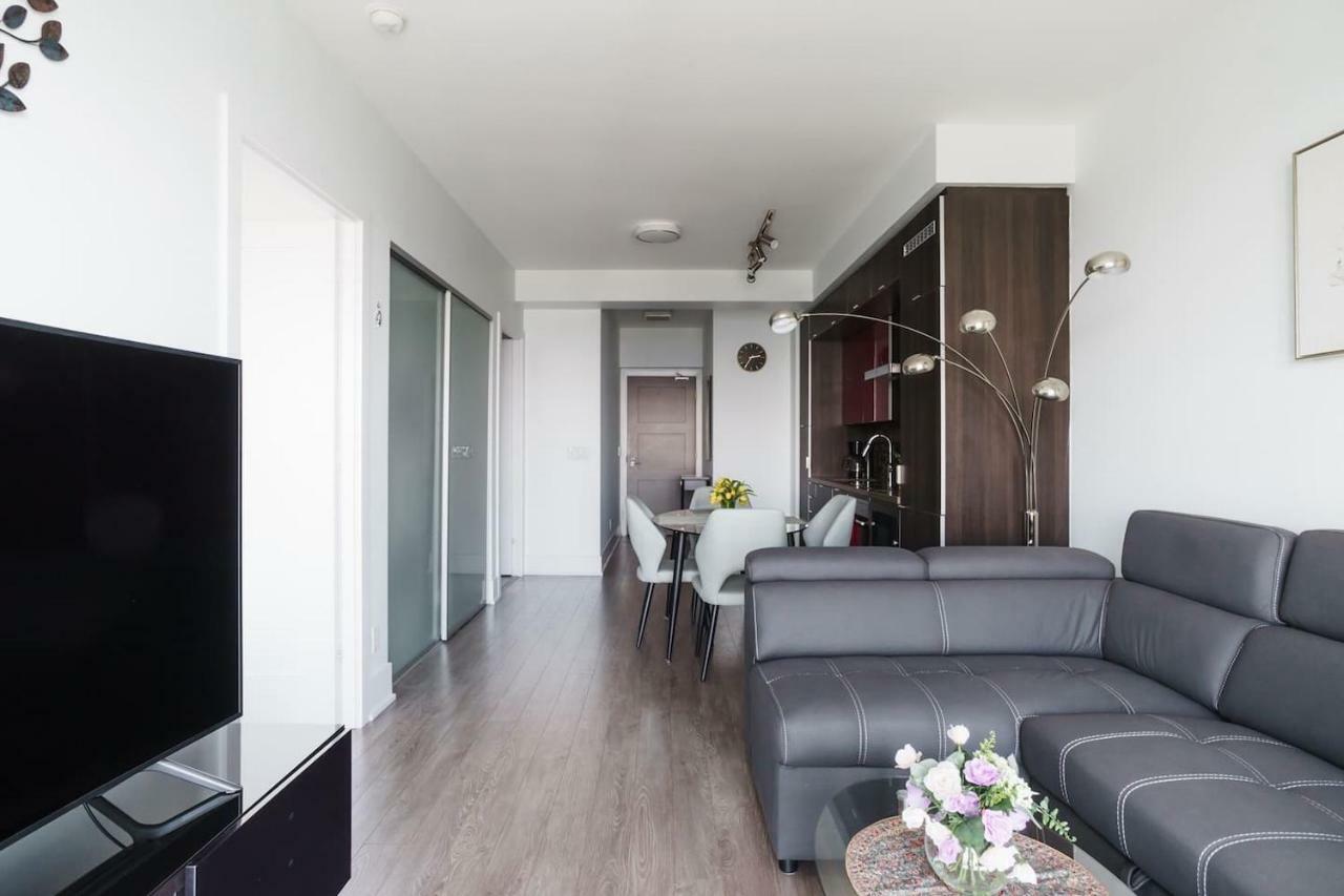 Bright Condo In The Heart Of Toronto Bagian luar foto