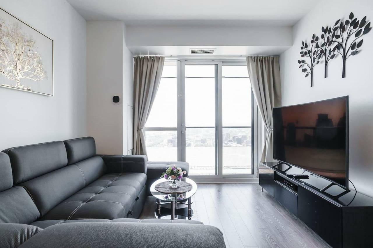 Bright Condo In The Heart Of Toronto Bagian luar foto