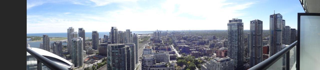 Bright Condo In The Heart Of Toronto Bagian luar foto